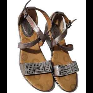 Sandals size 7